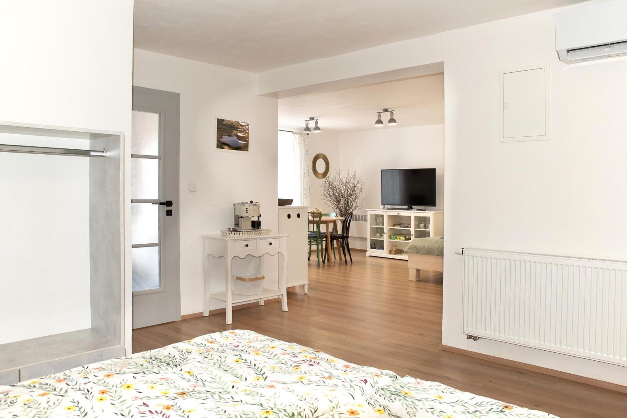 Apartman Mloci Udoli • Podyji Зноймо Экстерьер фото
